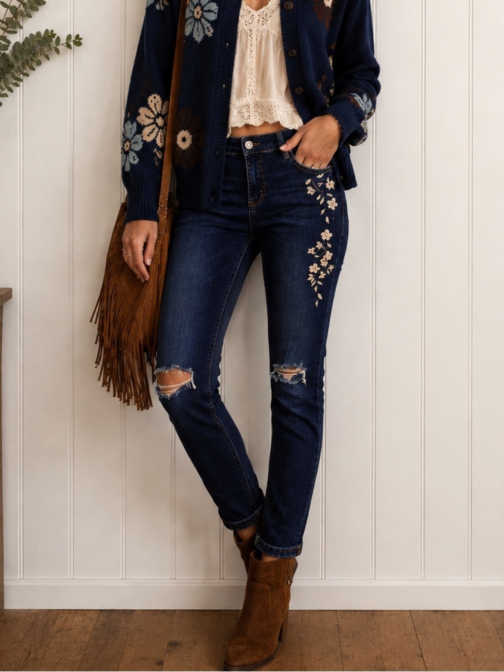 STS Blue Floral Embroidered Distressed Skinny Jeans Blue Denim Mid Rise Size 34
